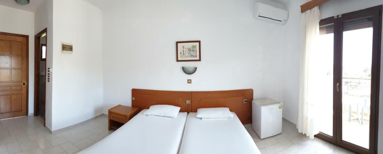 Hotel Ermioni Kalamítsion エクステリア 写真